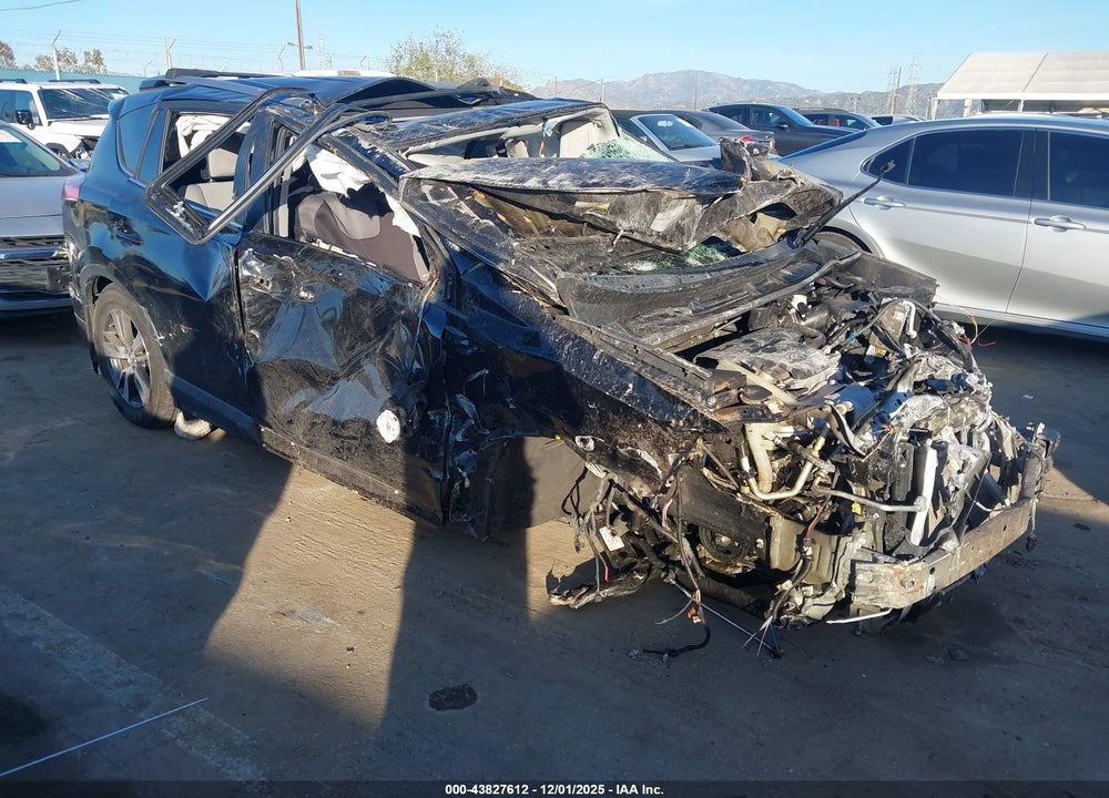 2018 TOYOTA RAV4 XLE VIN: 2T3WFREV3JW521115