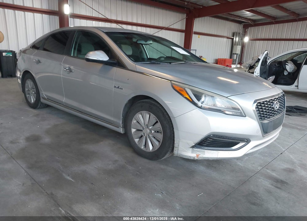 2016 HYUNDAI SONATA VIN: KMHE24L11GA011875