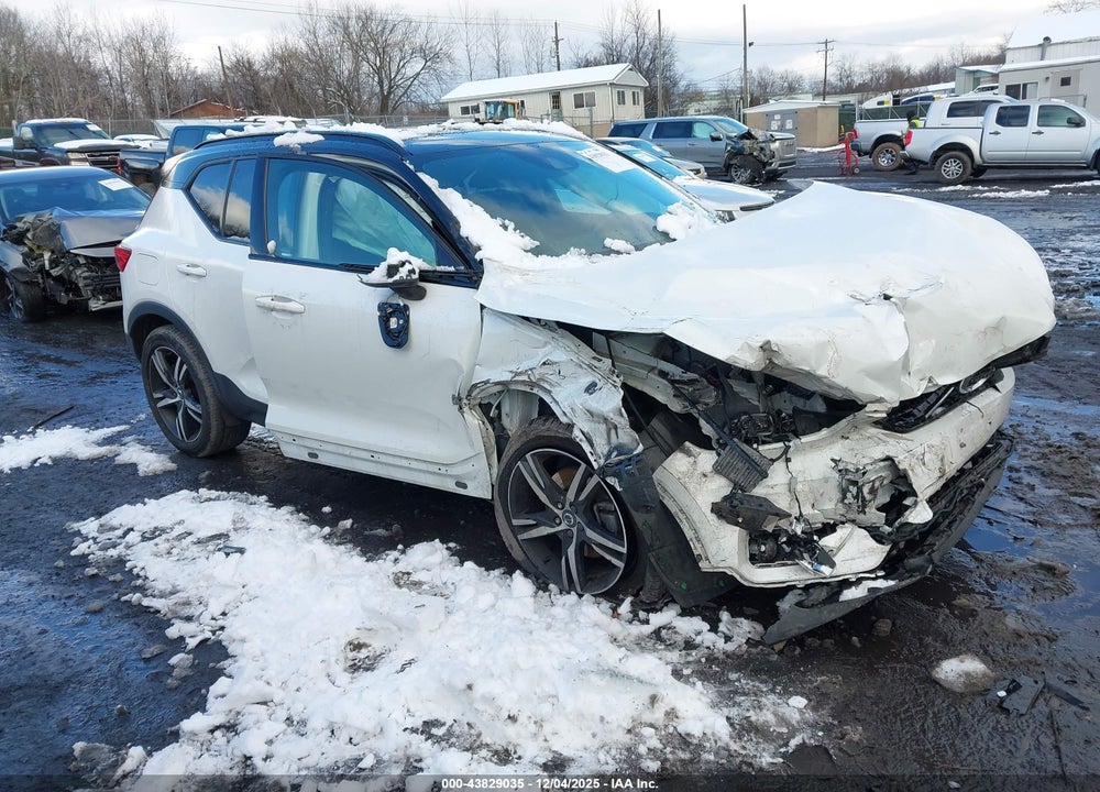2021 VOLVO XC40 T5 R-DESIGN VIN: YV4162UM6M2488101