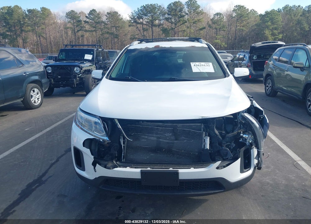 2015 KIA SORENTO LX VIN: 5XYKT3A64FG576763