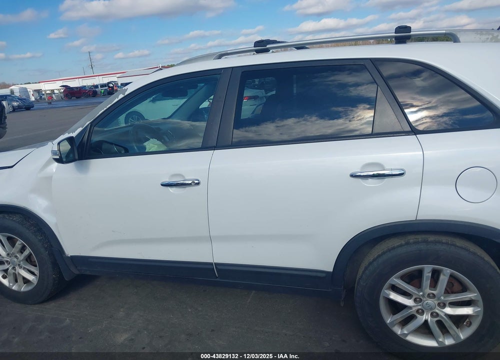 2015 KIA SORENTO LX VIN: 5XYKT3A64FG576763