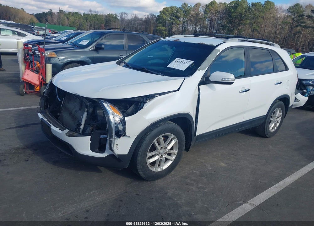 2015 KIA SORENTO LX VIN: 5XYKT3A64FG576763