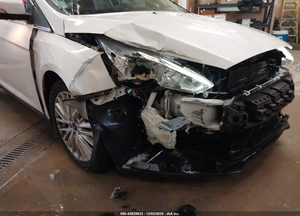 2018 FORD FOCUS TITANIUM VIN: 1FADP3N29JL278765