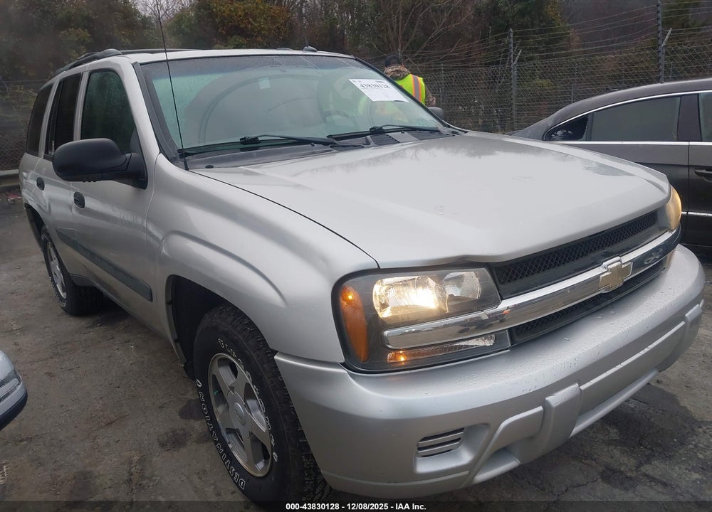 2005 CHEVROLET TRAILBLAZER LS VIN: 1GNDS13S252136244