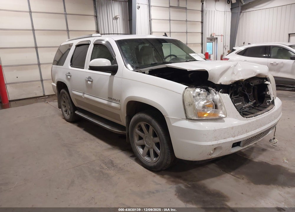 2007 GMC YUKON DENALI VIN: 1GKFK63877J235299
