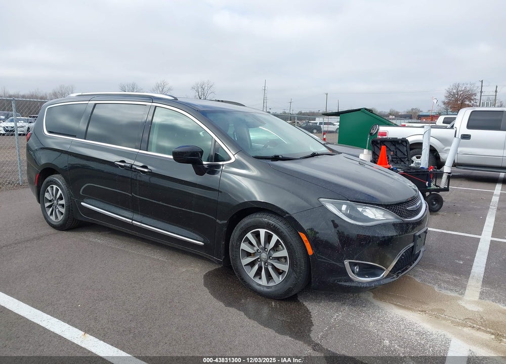 2020 CHRYSLER PACIFICA TOURING L PLUS VIN: 2C4RC1EG0LR203488