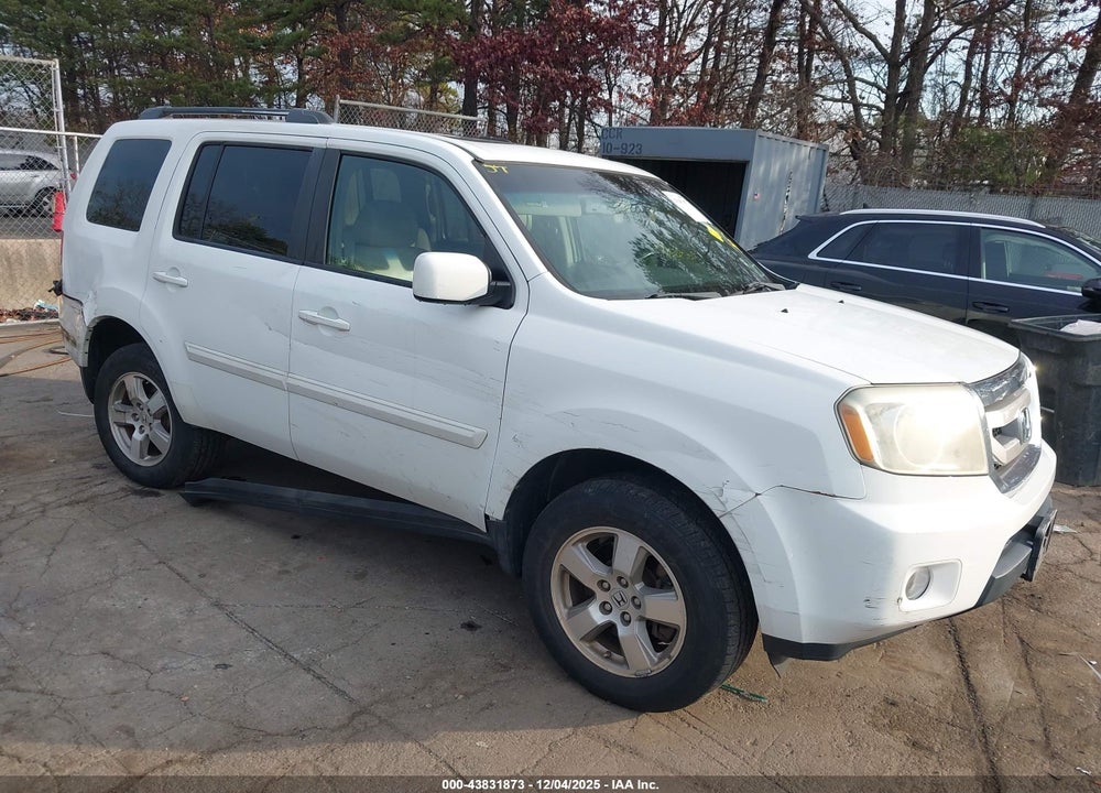 2011 HONDA PILOT EX-L VIN: 5FNYF4H50BB100208