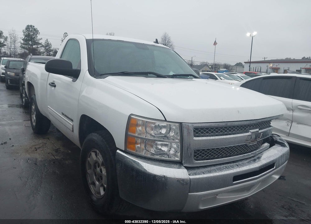 2013 CHEVROLET SILVERADO 1500 LT VIN: 1GCNCSEA0DZ380064