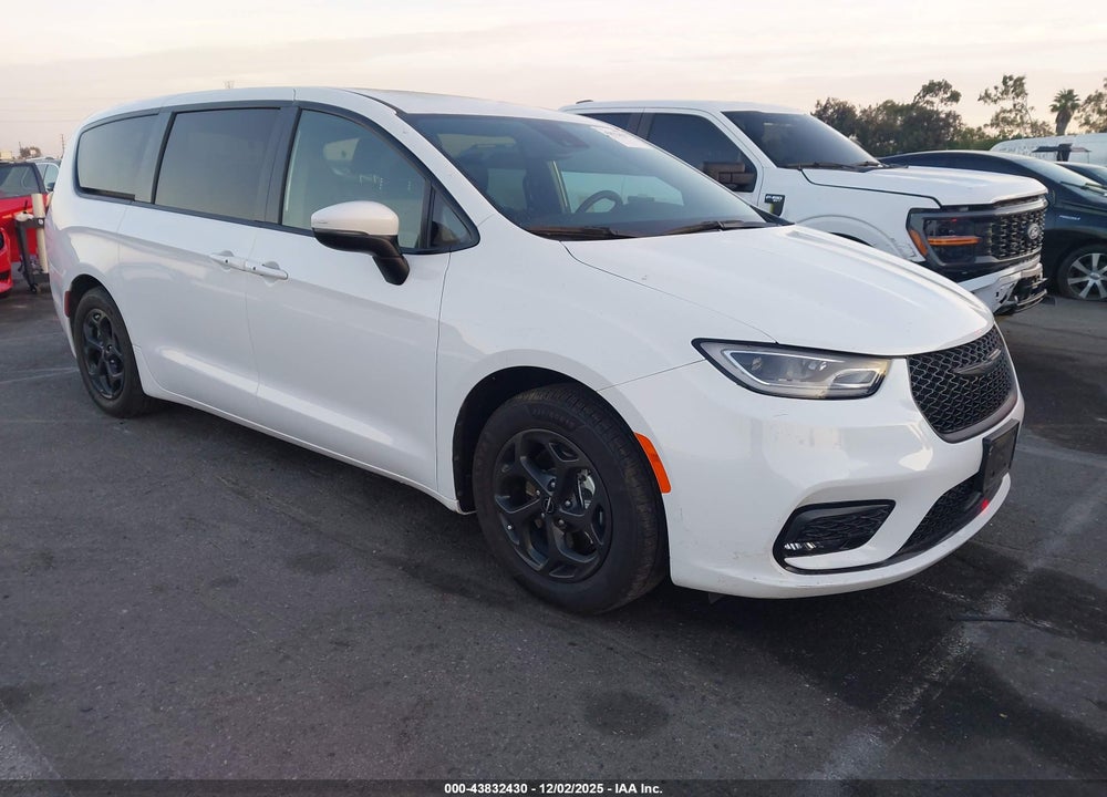 2023 CHRYSLER PACIFICA HYBRID TOURING L VIN: 2C4RC1L72PR618594