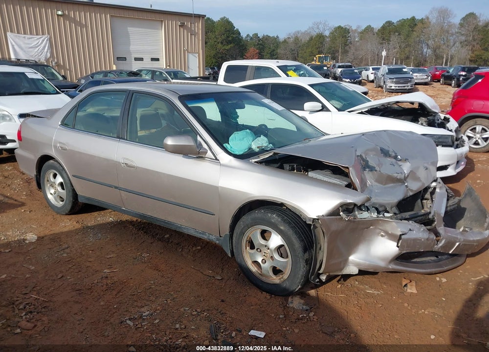 1999 HONDA ACCORD LX VIN: JHMCG5645XC010028