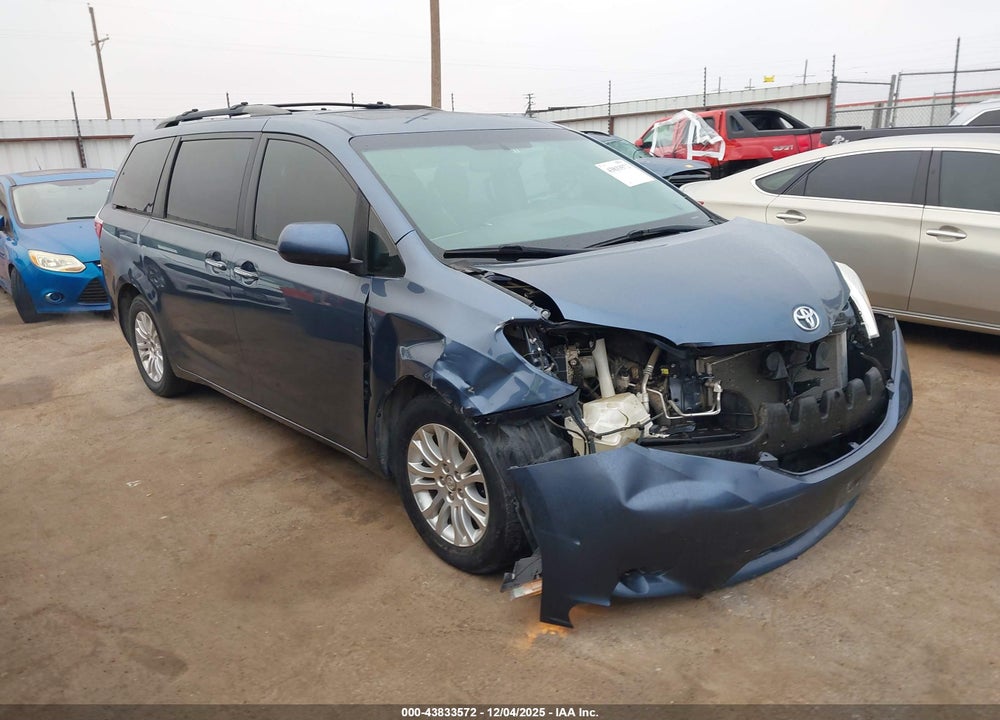 2017 TOYOTA SIENNA XLE 8 PASSENGER VIN: 5TDYZ3DC5HS889594
