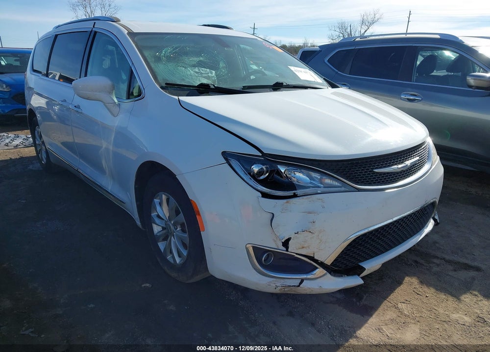 2019 CHRYSLER PACIFICA TOURING L VIN: 2C4RC1BG4KR582997
