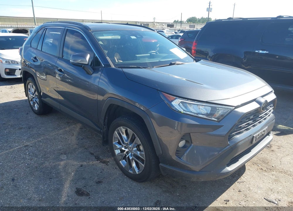 2019 TOYOTA RAV4 XLE PREMIUM VIN: JTMC1RFV1KD013952