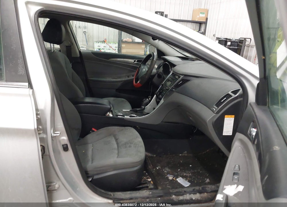 2015 HYUNDAI SONATA HYBRID VIN: KMHEC4A45FA131073