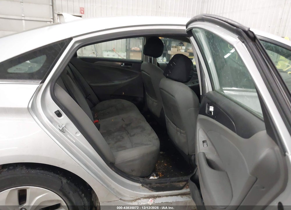 2015 HYUNDAI SONATA HYBRID VIN: KMHEC4A45FA131073