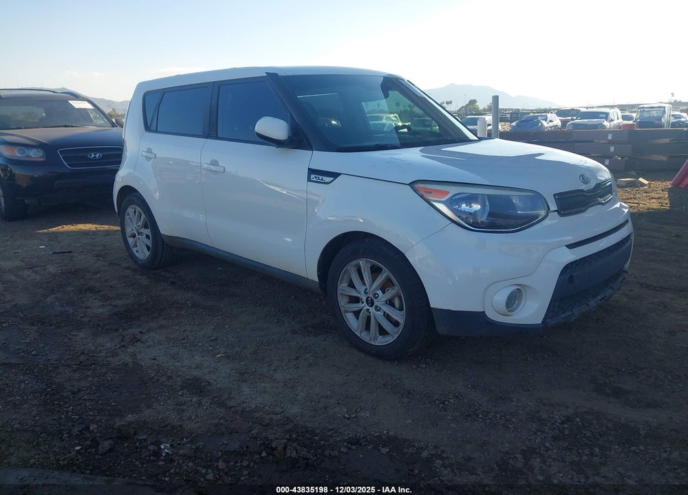 2017 KIA SOUL + VIN: KNDJP3A59H7465049