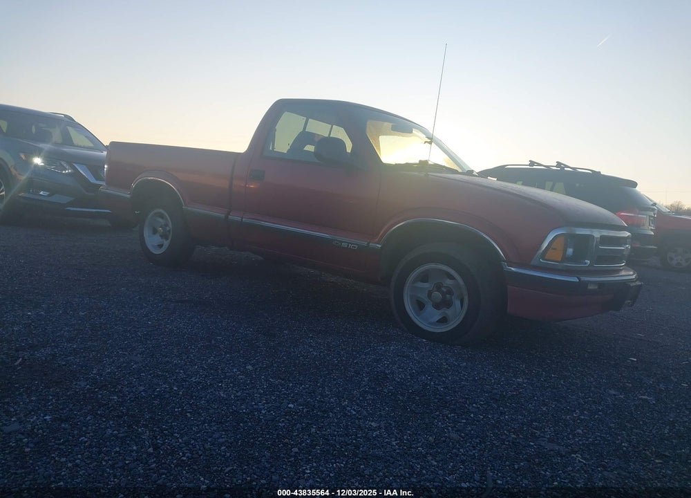 1996 CHEVROLET S TRUCK S10 VIN: 1GCCS1446TK239393