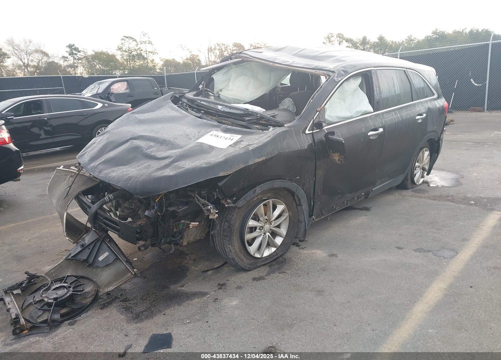 2016 KIA SORENTO 2.4L L VIN: 5XYPG4A37GG111689