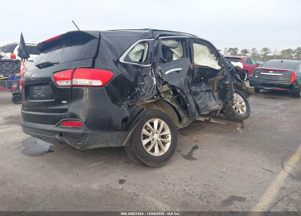 2016 KIA SORENTO 2.4L L VIN: 5XYPG4A37GG111689