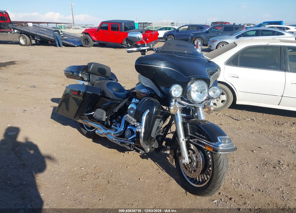 2010 HARLEY-DAVIDSON FLHTCU VIN: 1HD1FC417AB643408