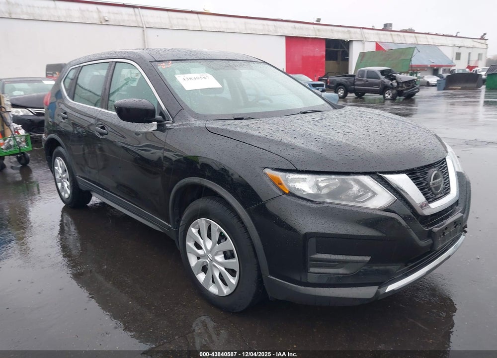 2018 NISSAN ROGUE S VIN: KNMAT2MV1JP551480