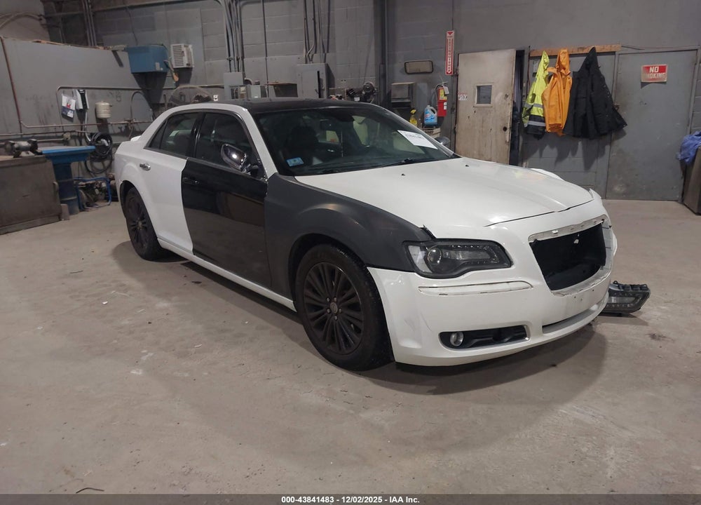2013 CHRYSLER 300C JOHN VARVATOS LUXURY EDITION AWD VIN: 2C3CCAJT8DH627585