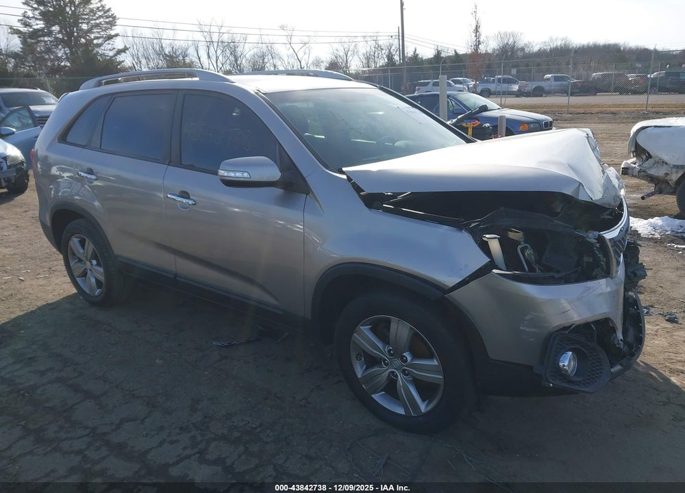 2013 KIA SORENTO EX V6 VIN: 5XYKU4A20DG359045
