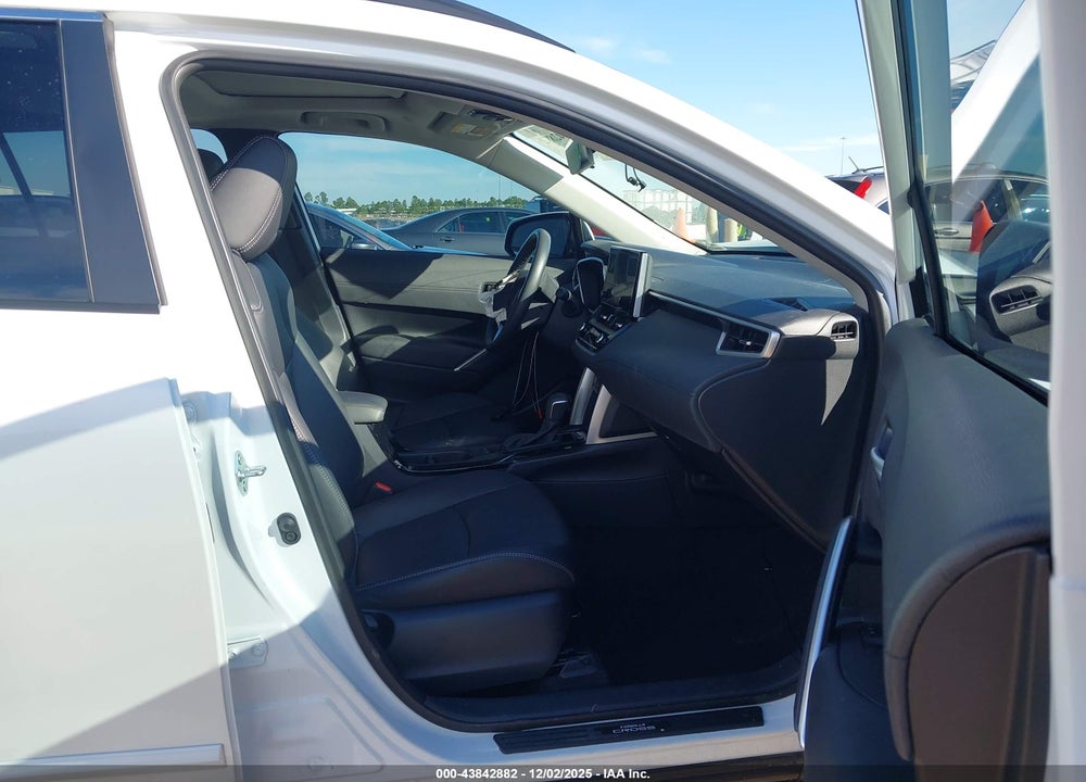 2024 TOYOTA COROLLA CROSS XLE VIN: 7MUDAAAG3RV085321