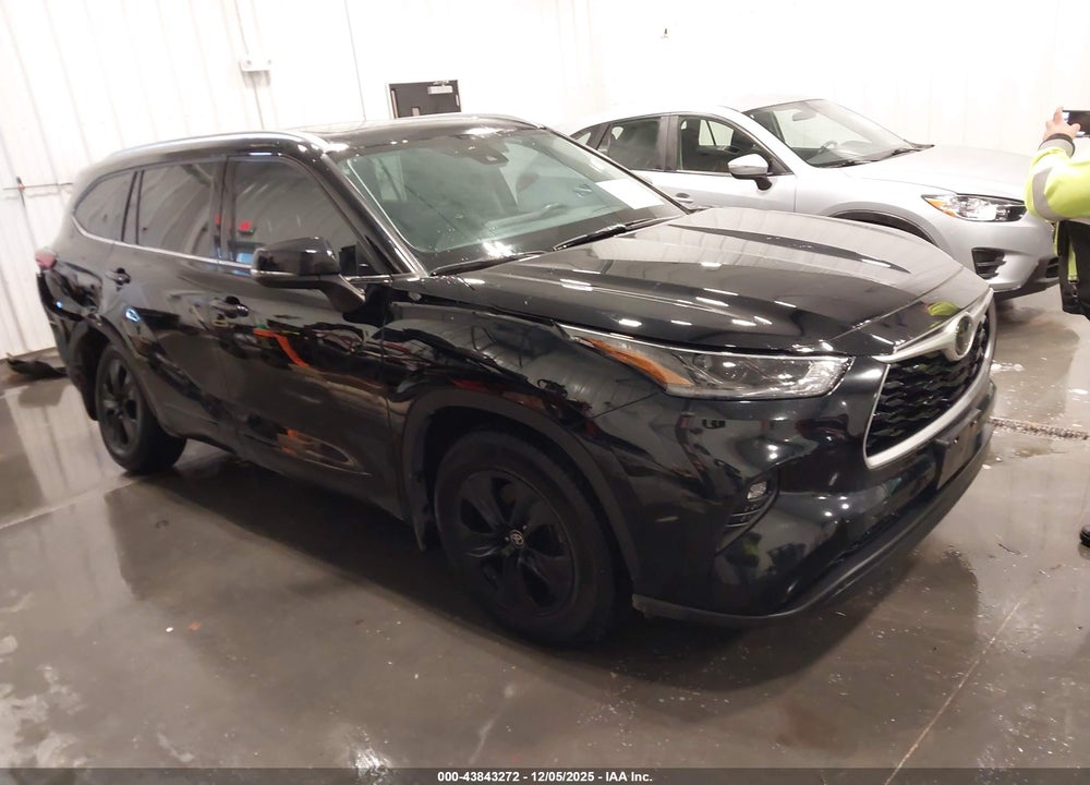 2021 TOYOTA HIGHLANDER XLE VIN: 5TDHZRBH2MS100250
