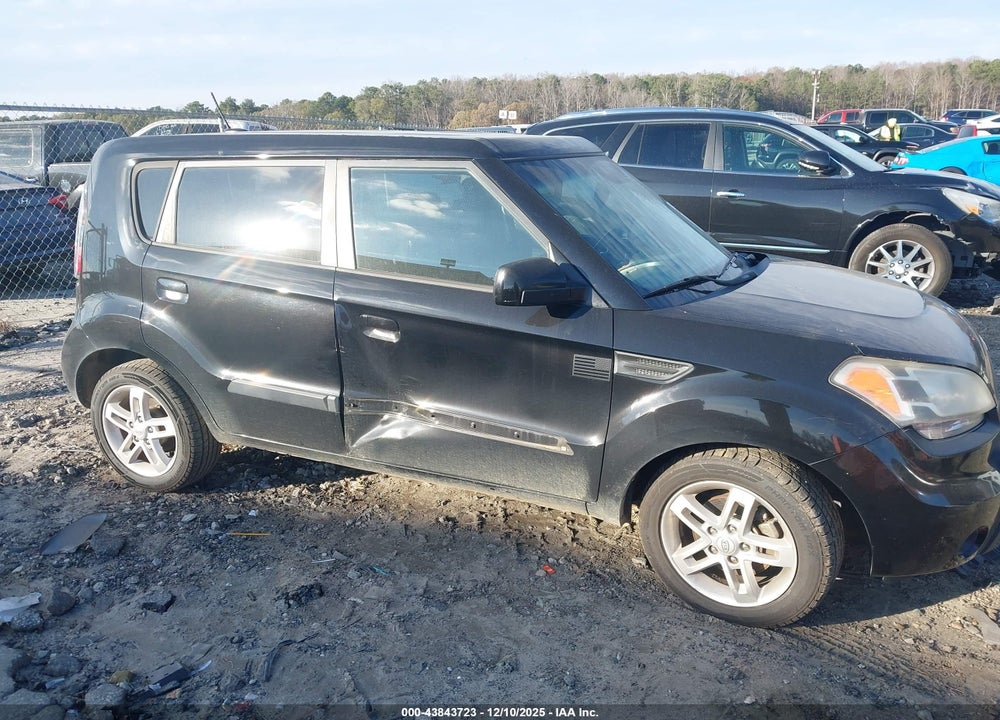 2010 KIA SOUL + VIN: KNDJT2A21A7138694