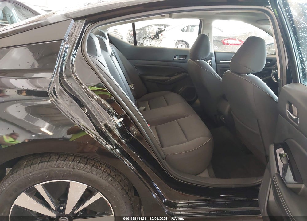 2022 NISSAN ALTIMA SV FWD VIN: 1N4BL4DV5NN415117