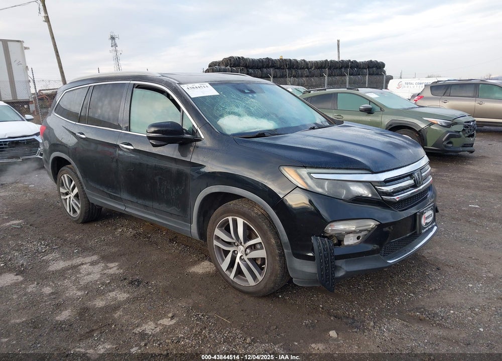 2018 HONDA PILOT TOURING VIN: 5FNYF6H98JB025111