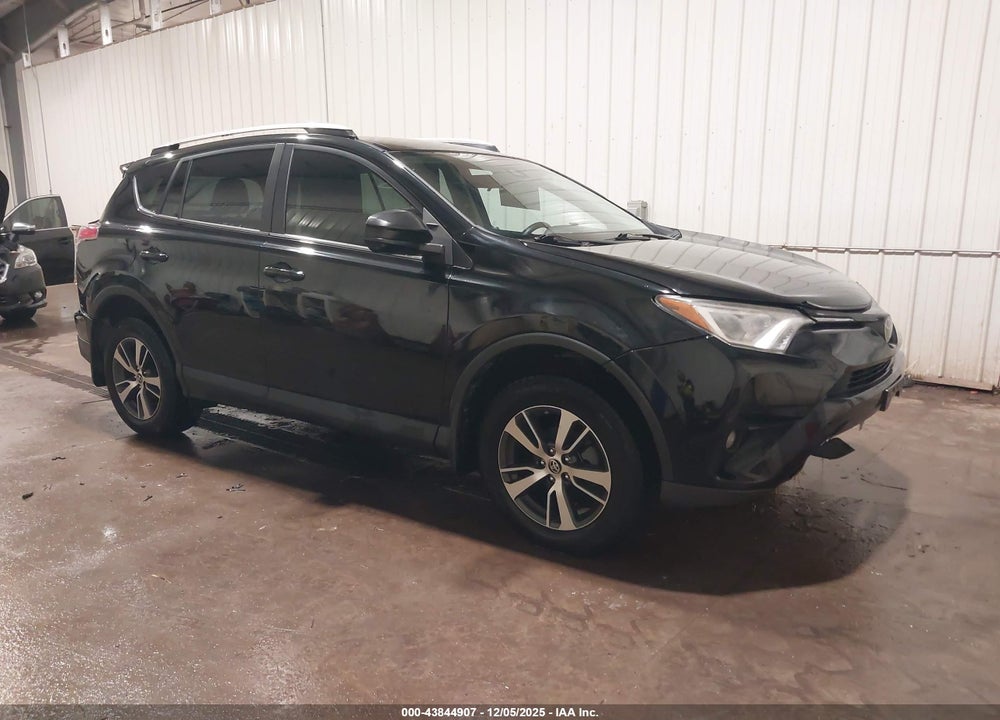 2018 TOYOTA RAV4 LE VIN: 2T3BFREV5JW769302