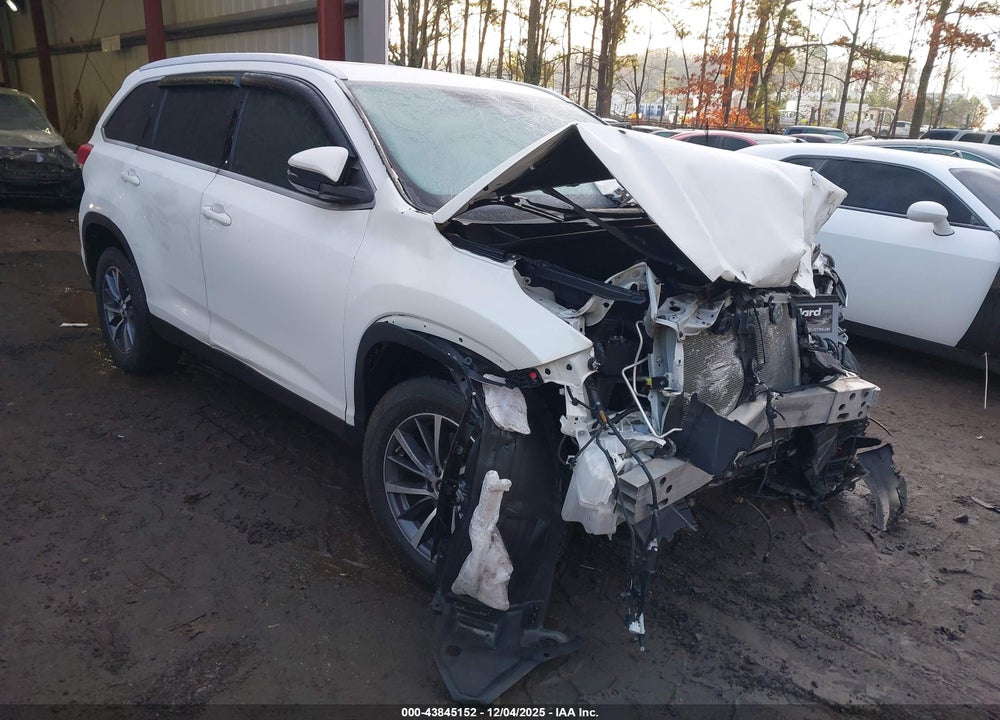 2019 TOYOTA HIGHLANDER XLE VIN: 5TDKZRFHXKS301679