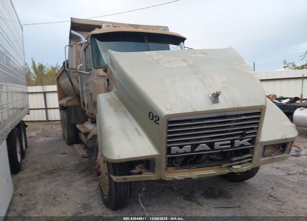 1996 MACK 600 CH600 VIN: 1M2AA13Y1TW067955