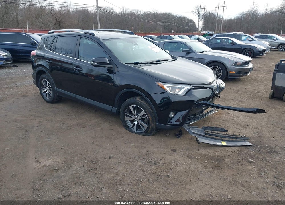 2018 TOYOTA RAV4 XLE VIN: 2T3RFREV2JW717530