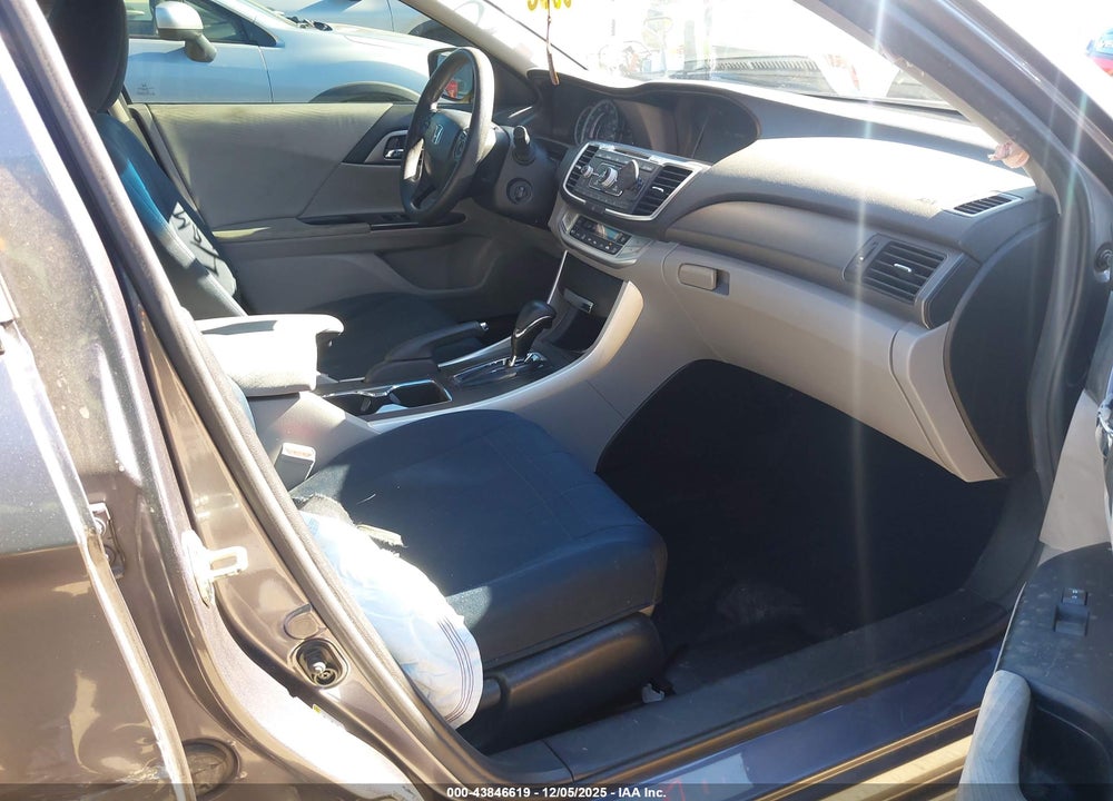 2015 HONDA ACCORD LX VIN: 1HGCR2F33FA246772