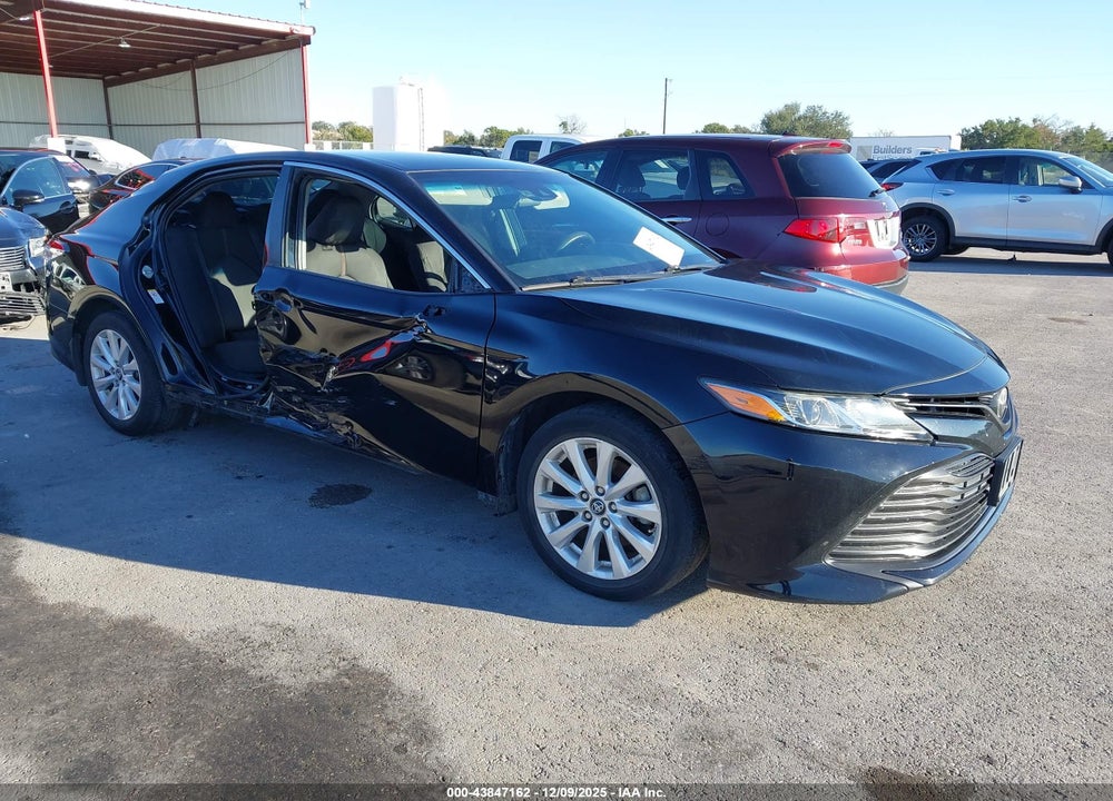 2018 TOYOTA CAMRY LE VIN: 4T1B11HK8JU624670