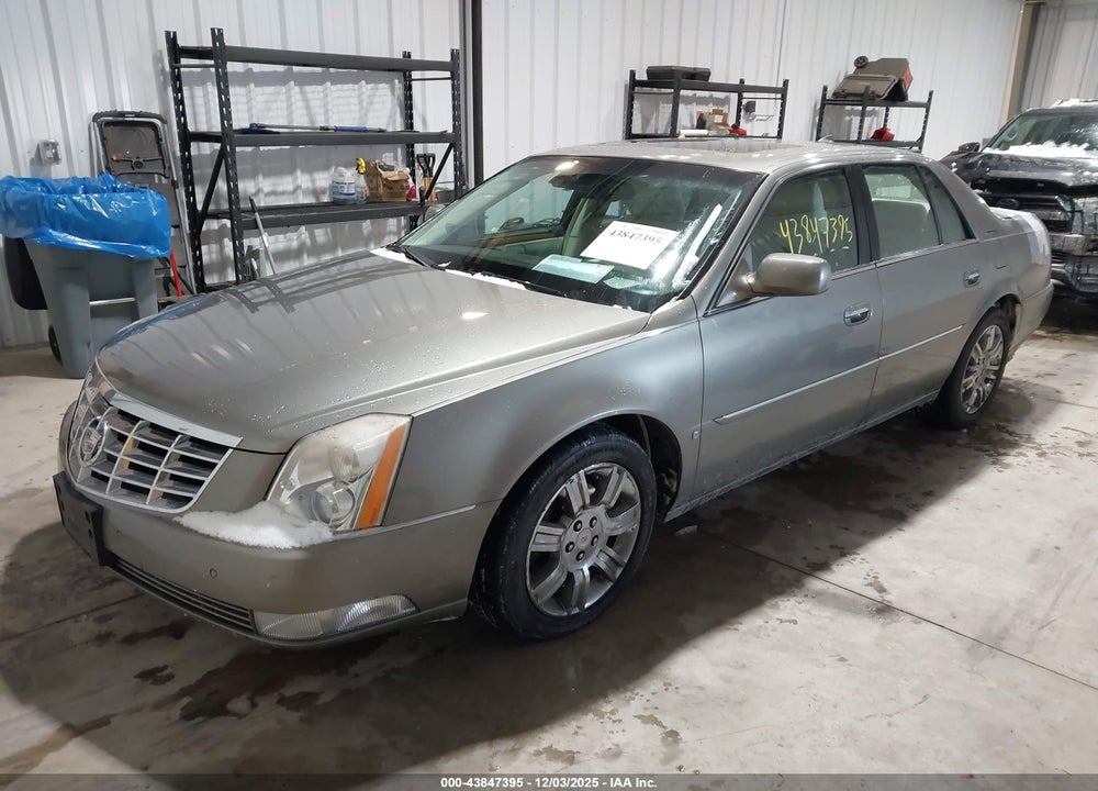 2010 CADILLAC DTS PLATINUM COLLECTION VIN: 1G6KP5E97AU110601