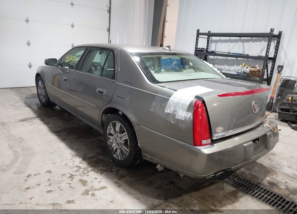2010 CADILLAC DTS PLATINUM COLLECTION VIN: 1G6KP5E97AU110601