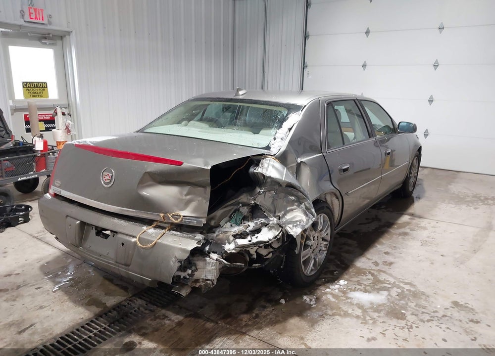 2010 CADILLAC DTS PLATINUM COLLECTION VIN: 1G6KP5E97AU110601