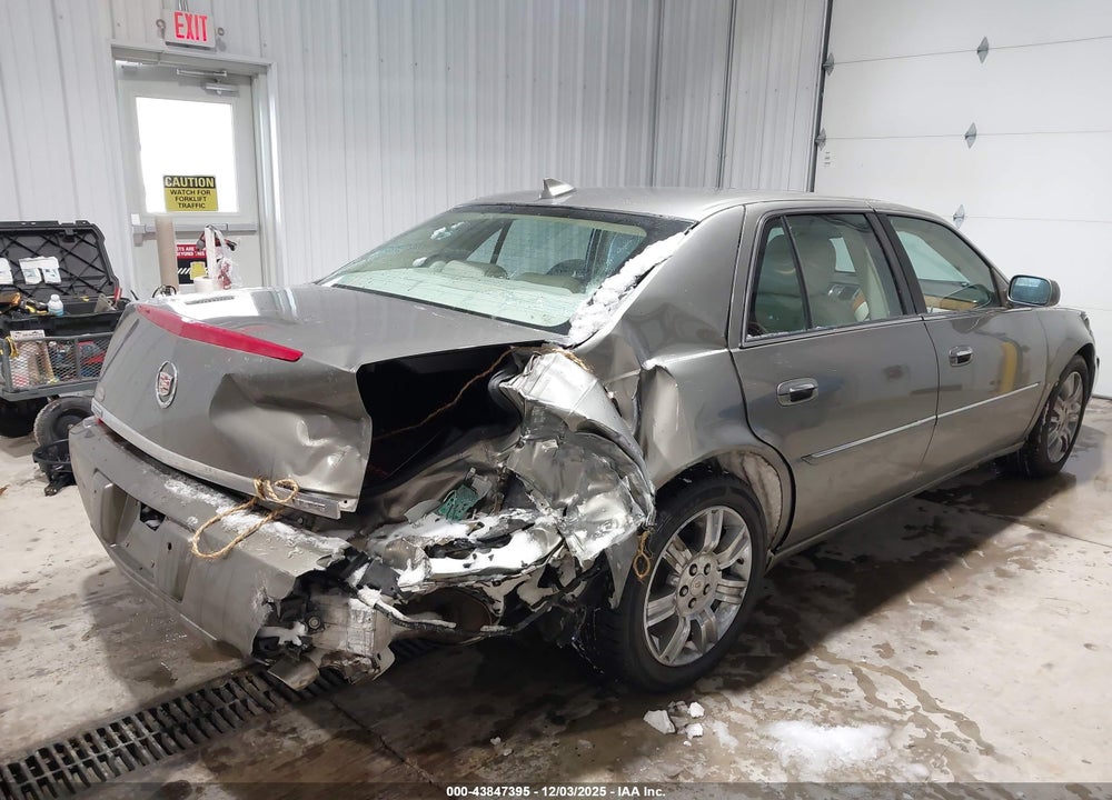 2010 CADILLAC DTS PLATINUM COLLECTION VIN: 1G6KP5E97AU110601