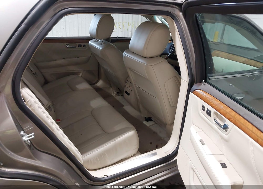 2010 CADILLAC DTS PLATINUM COLLECTION VIN: 1G6KP5E97AU110601