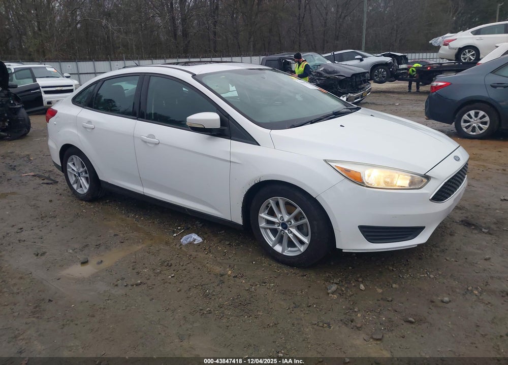 2016 FORD FOCUS SE VIN: 1FADP3F28GL272382