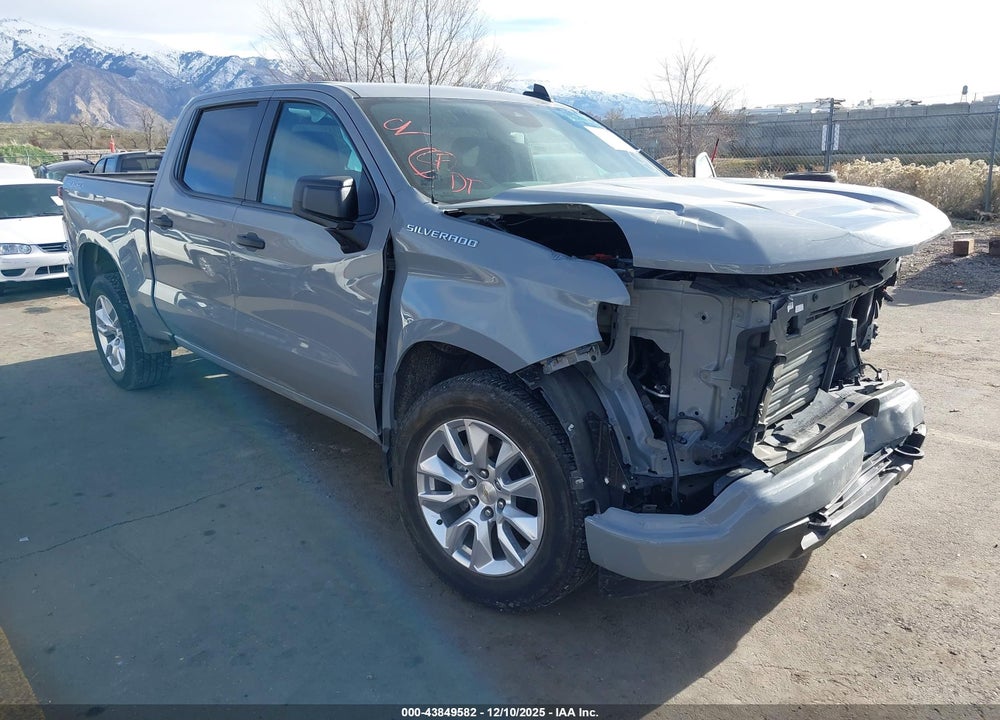 2024 CHEVROLET SILVERADO 1500 4WD  SHORT BED CUSTOM VIN: 3GCPDBEK0RG199598