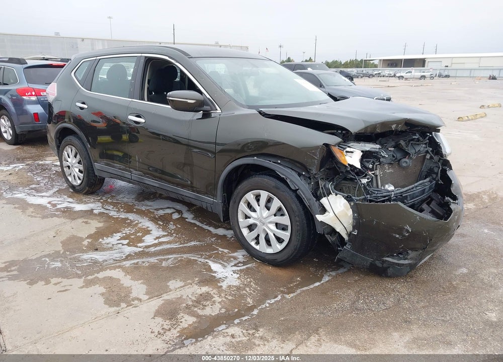 2015 NISSAN ROGUE S VIN: 5N1AT2MT8FC895235