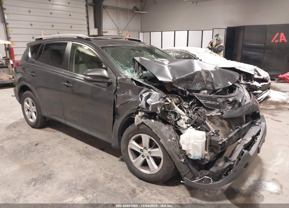 2014 TOYOTA RAV4 XLE VIN: JTMRFREV0ED088160