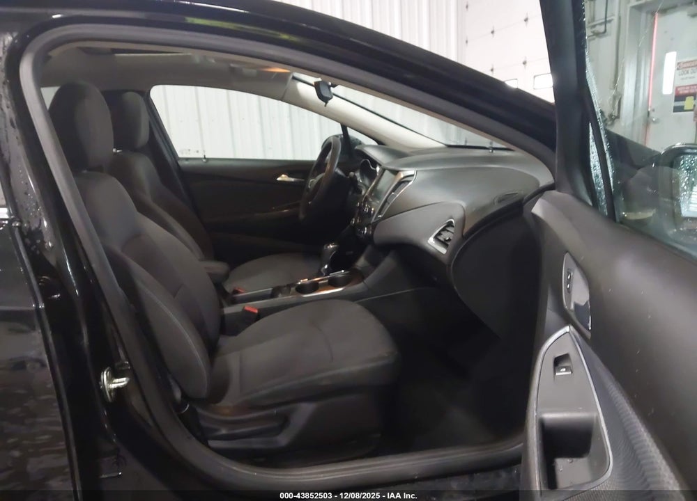 2018 CHEVROLET CRUZE LT AUTO VIN: 3G1BE6SM5JS653021