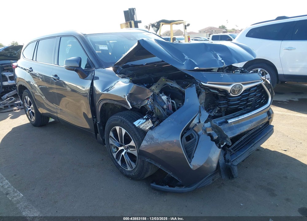 2020 TOYOTA HIGHLANDER XLE VIN: 5TDGZRAH0LS005827