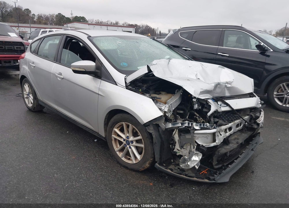 2015 FORD FOCUS SE VIN: 1FADP3K29FL317916